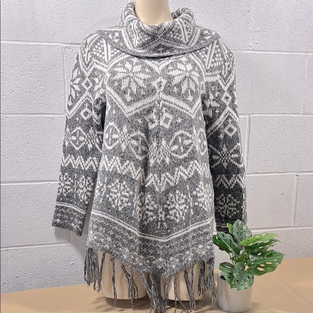 Gray Patterned Women's Sweater with Fringe​​​​​